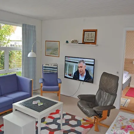 بيت للعطل Two-bedroom Holiday In *