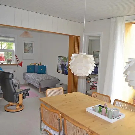 Two-bedroom Holiday In بيت للعطل